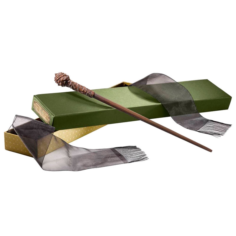 Produsert av The Noble Collection. Produktet er svært forseggjort, med masse detaljer. Tyngden på staven føles ut som om den skulle vært ekte. Flott utstillingsobjekt. Beregnet for 14+ Offisielt lisensiert produkt