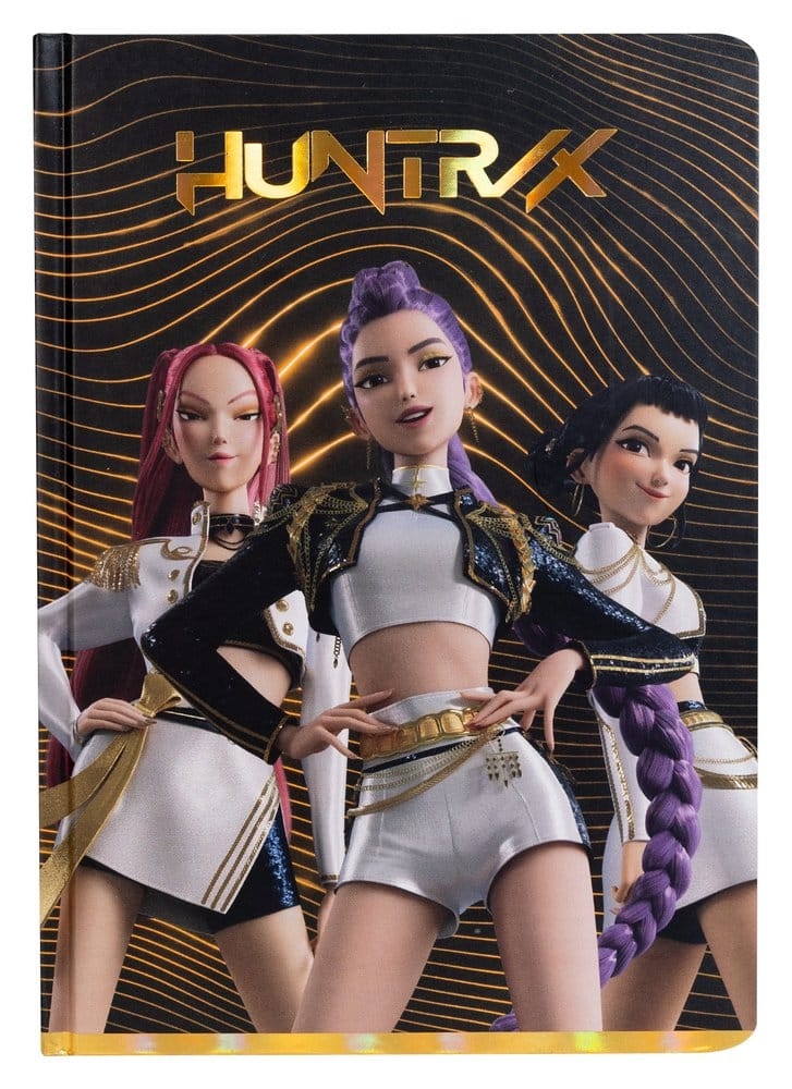 Gjør notatene litt mer Golden! Denne stilige A5-notatboken fra KPop Demon Hunters har et flott Golden-design og passer perfekt til notater, idéer, skisser og hverdagsplanlegging.
